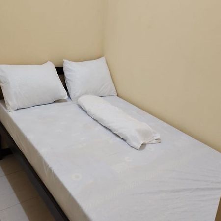 Oyo 91209 Arjuna Residence Syariah Sby Surabaya Esterno foto