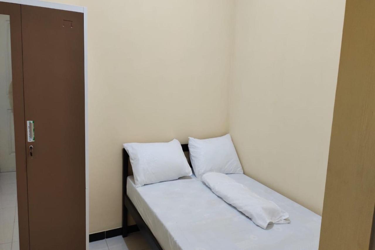 Oyo 91209 Arjuna Residence Syariah Sby Surabaya Esterno foto