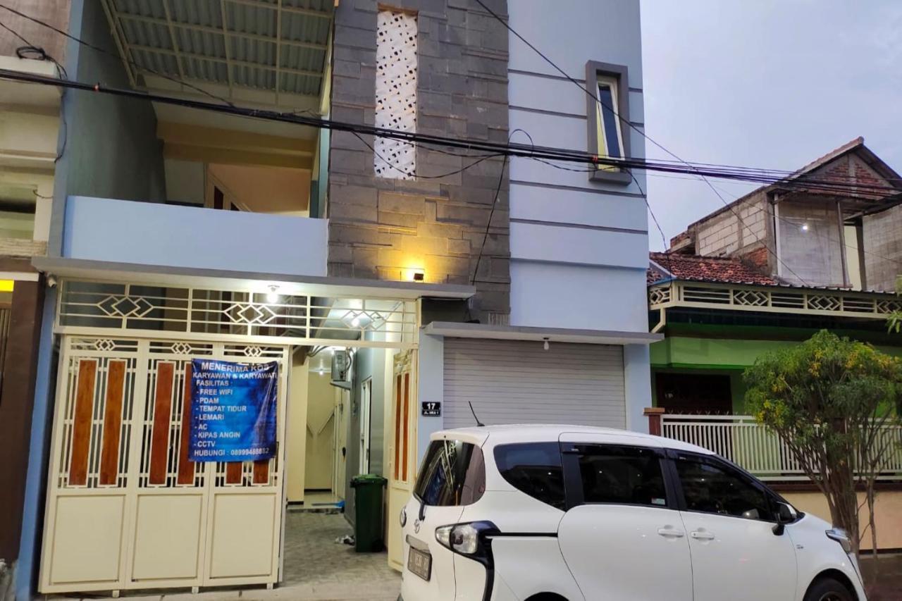 Oyo 91209 Arjuna Residence Syariah Sby Surabaya Esterno foto