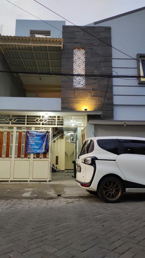 Oyo 91209 Arjuna Residence Syariah Sby Surabaya Esterno foto