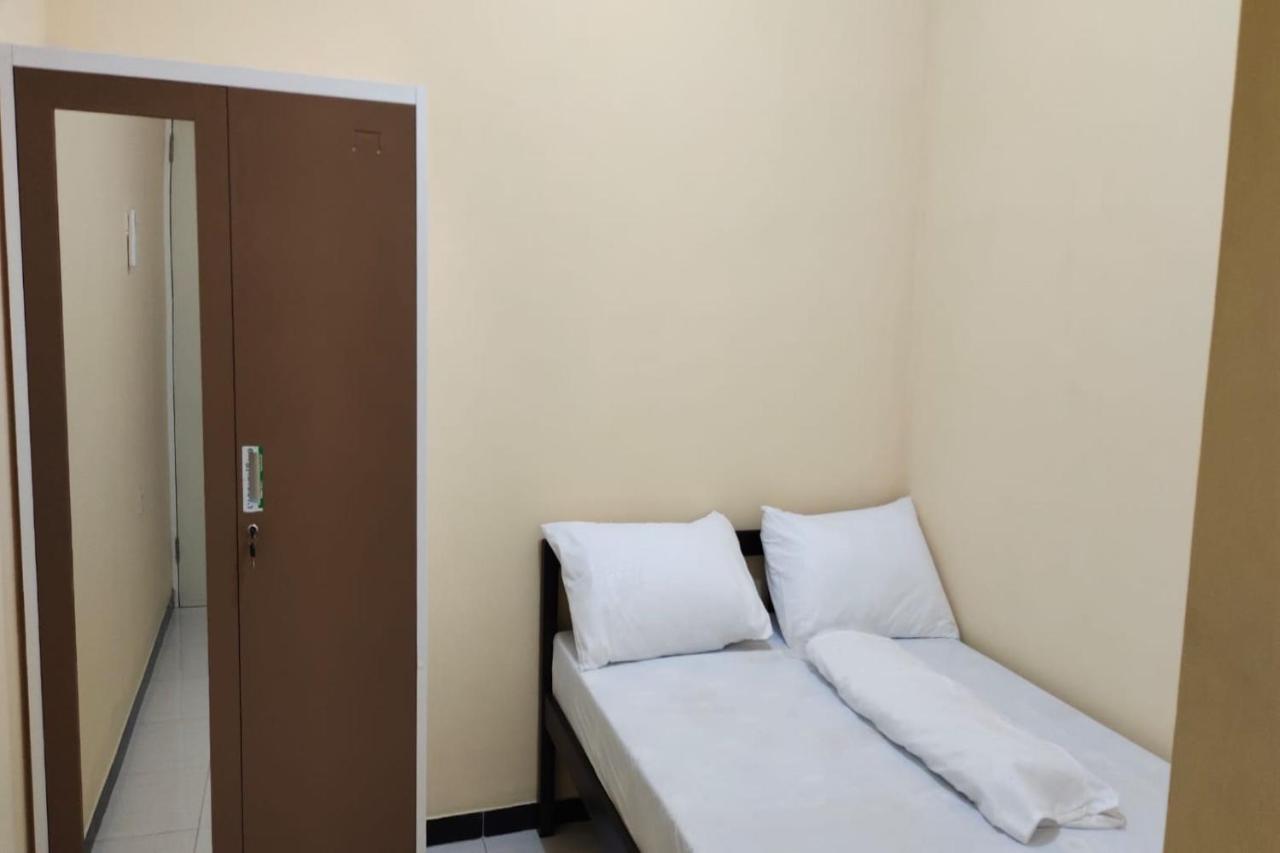 Oyo 91209 Arjuna Residence Syariah Sby Surabaya Esterno foto